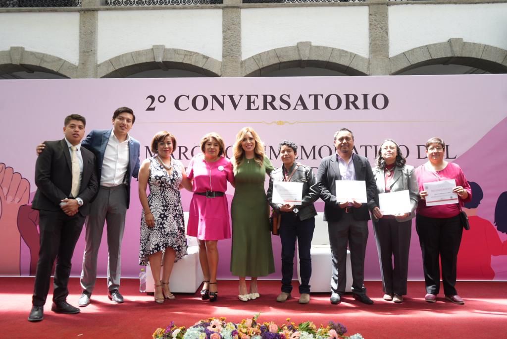 Participa Dulce Silva en conversatorio sobre violencia vicaria en el patio vitral del Congreso local